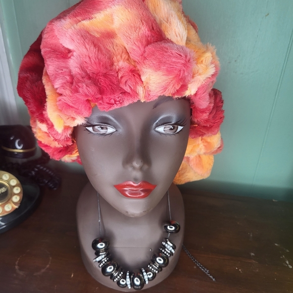 Bonnets - Picture 3 of 4